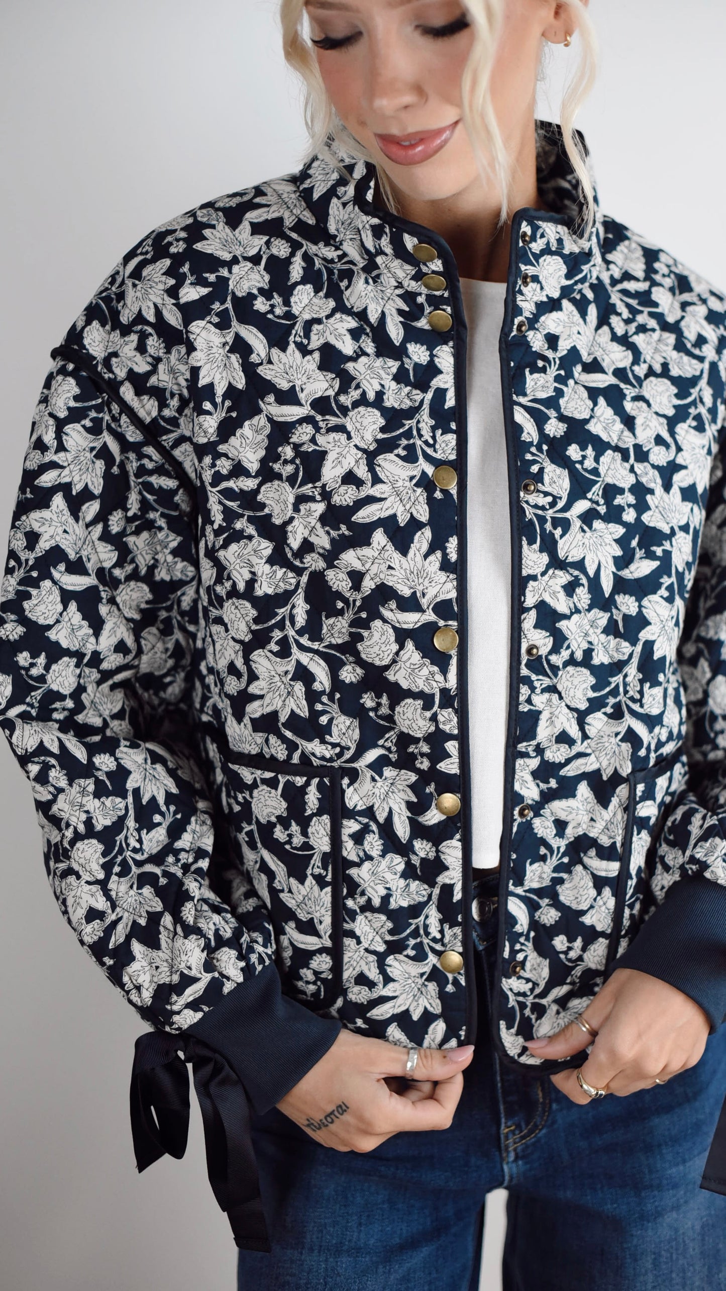 Helen Bow Sleeve Jacket